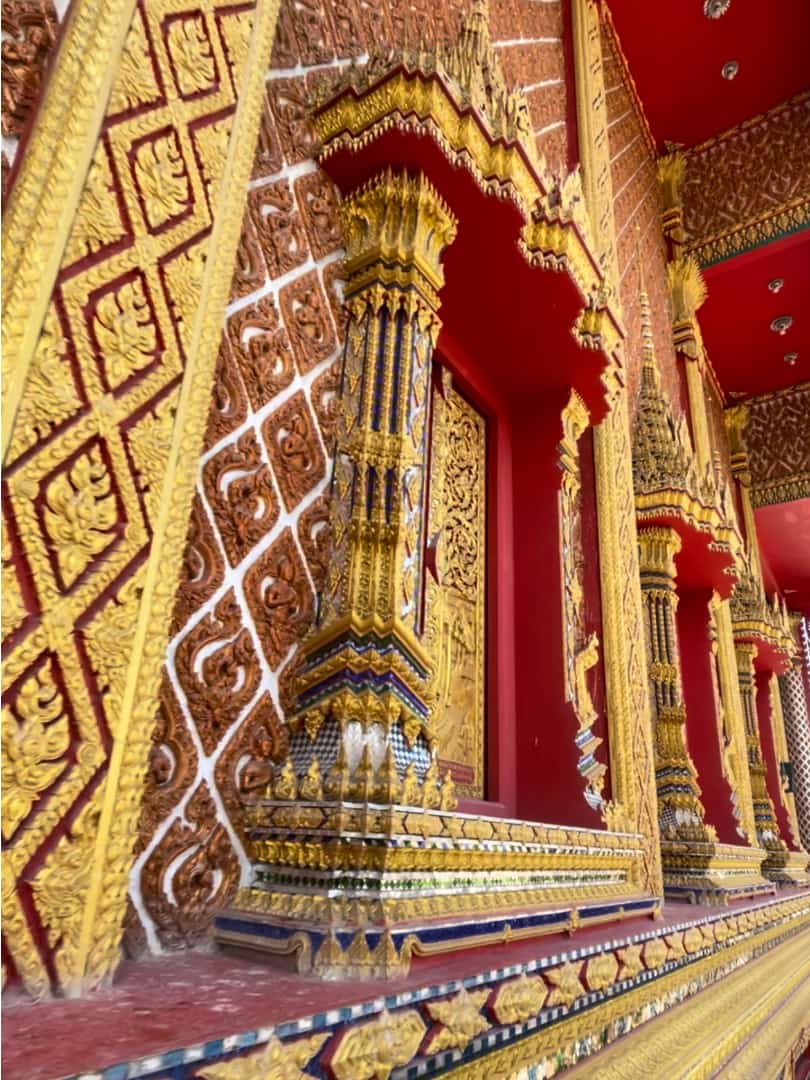 pattaya temple-red-sealing